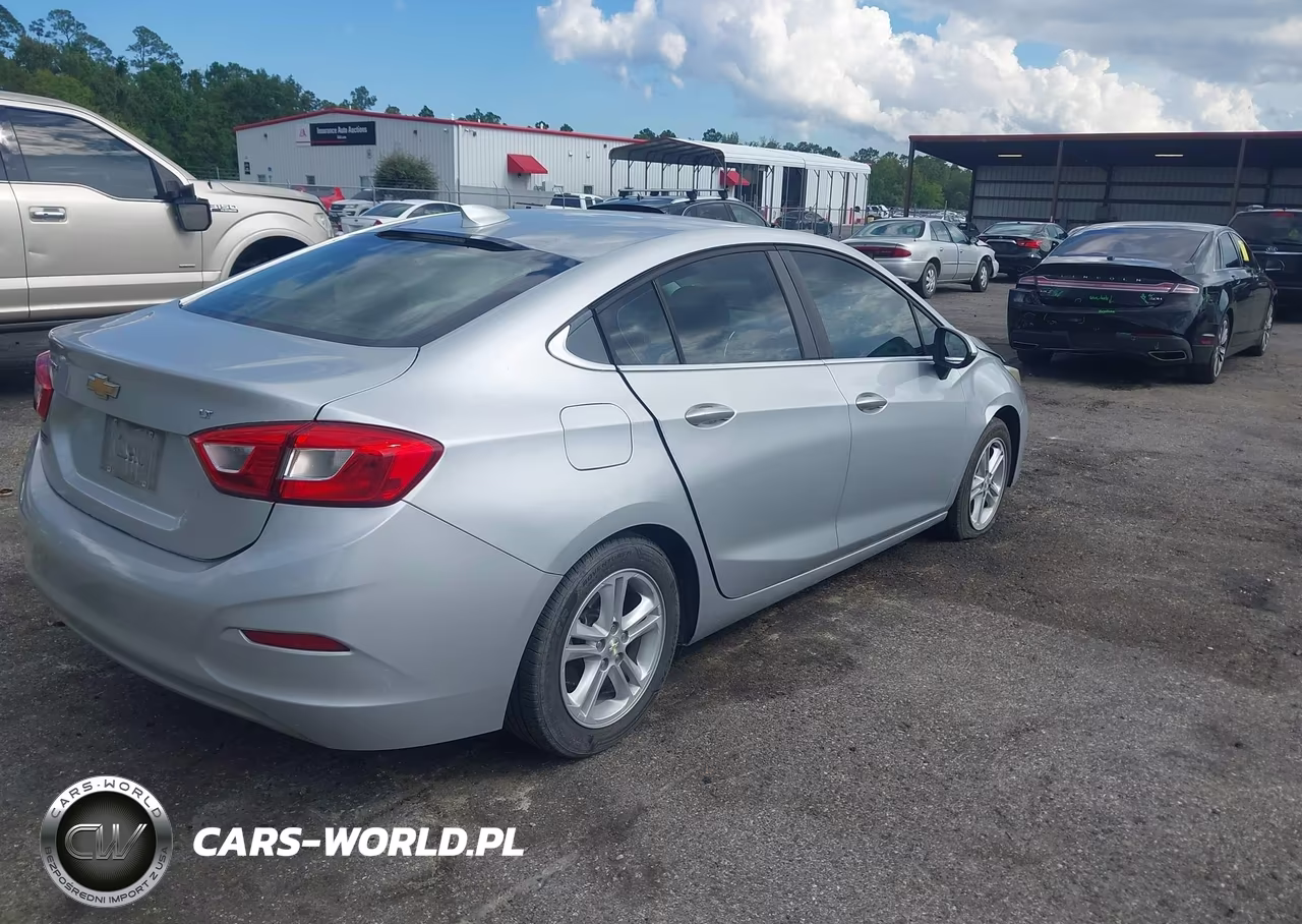 2018 Chevrolet Cruze Lt Auto VIN:1G1BE5SM7J7226688 - 4