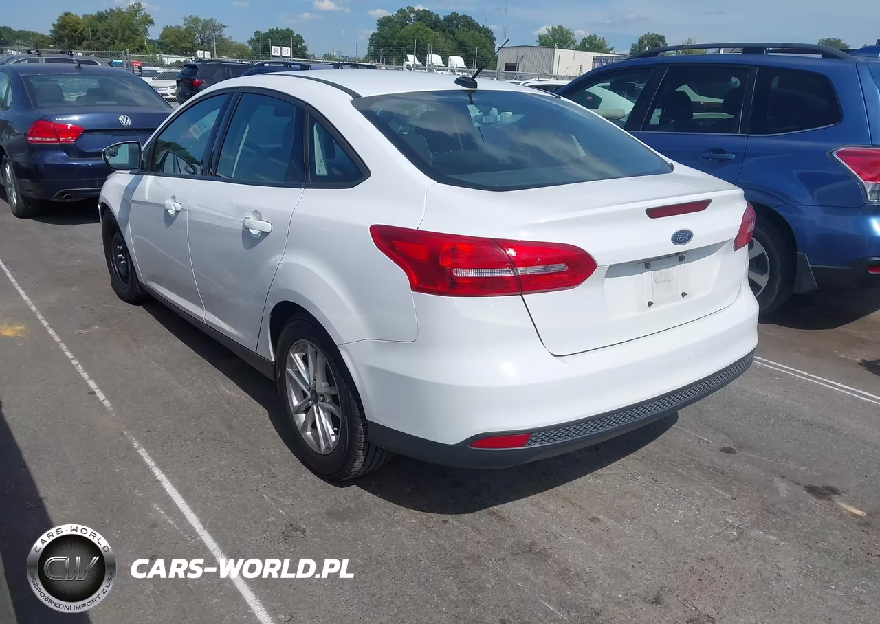2016 Ford Focus Se VIN:1FADP3F28GL264573 - 3