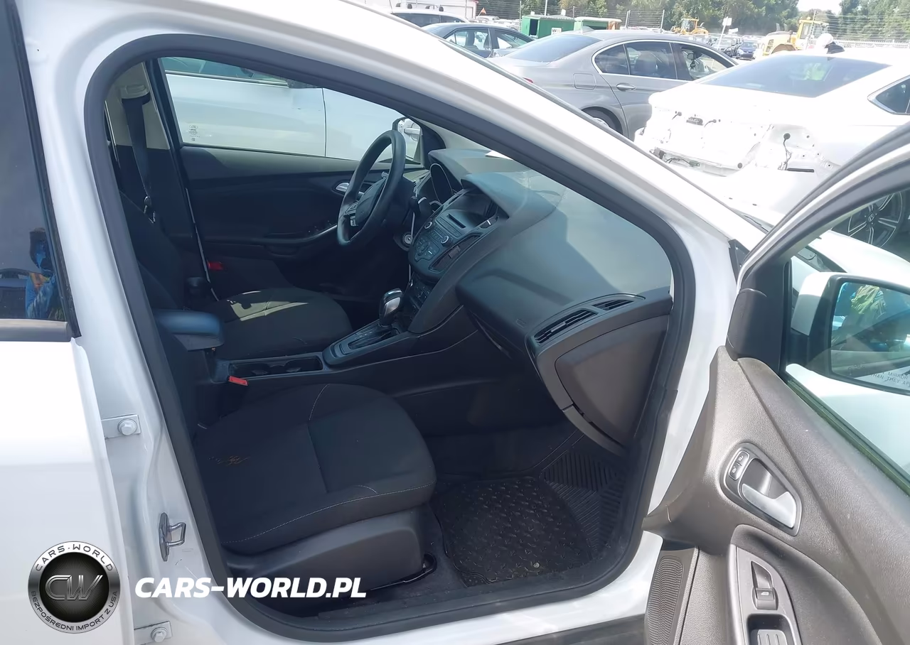 2016 Ford Focus Se VIN:1FADP3F28GL264573 - 5