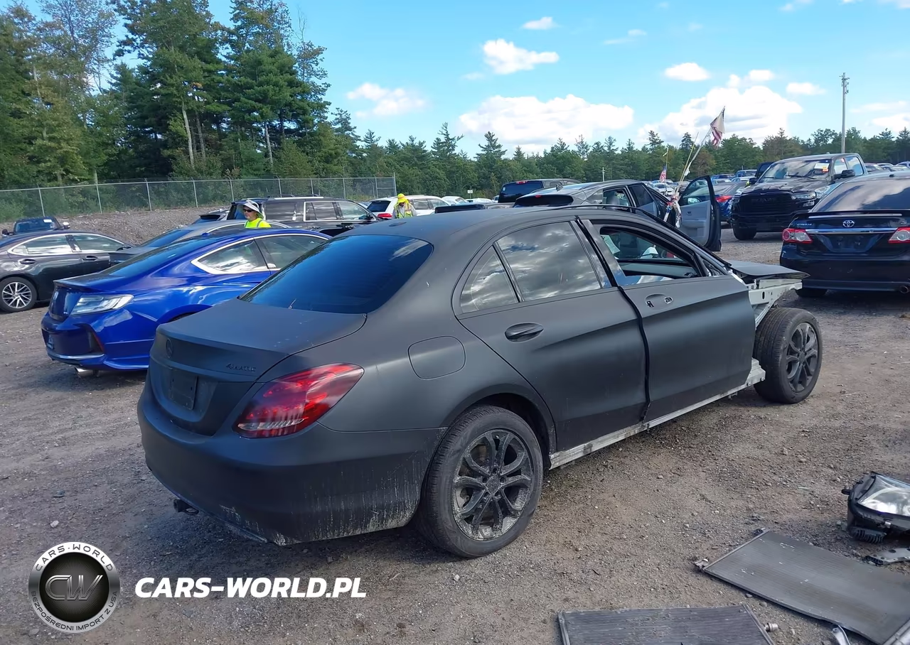 2015 Mercedes-Benz C 300 4Matic VIN:55SWF4KB7FU004991 - 4