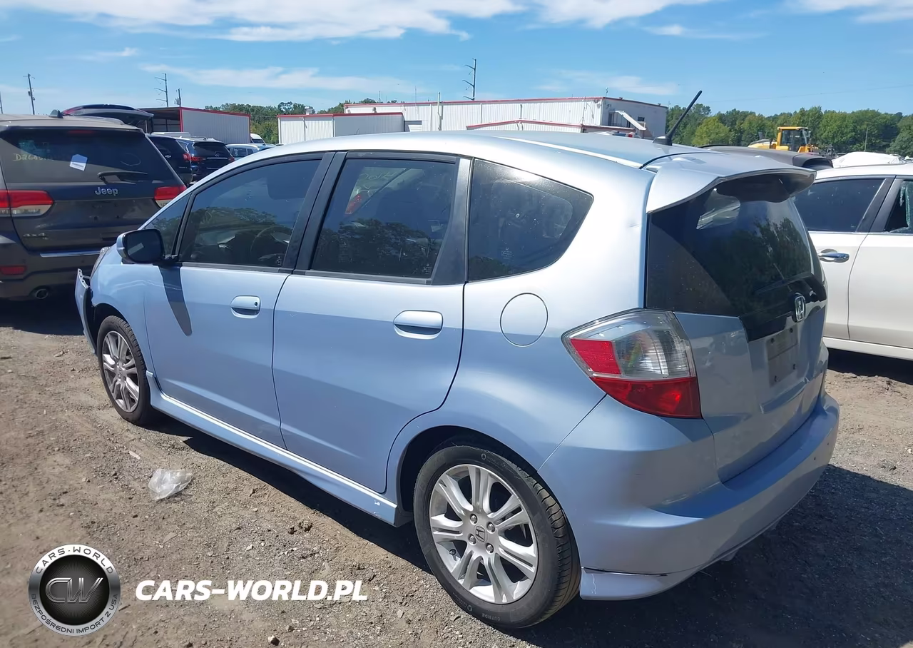 2010 Honda Fit Sport VIN:JHMGE8H4XAC012872 - 3