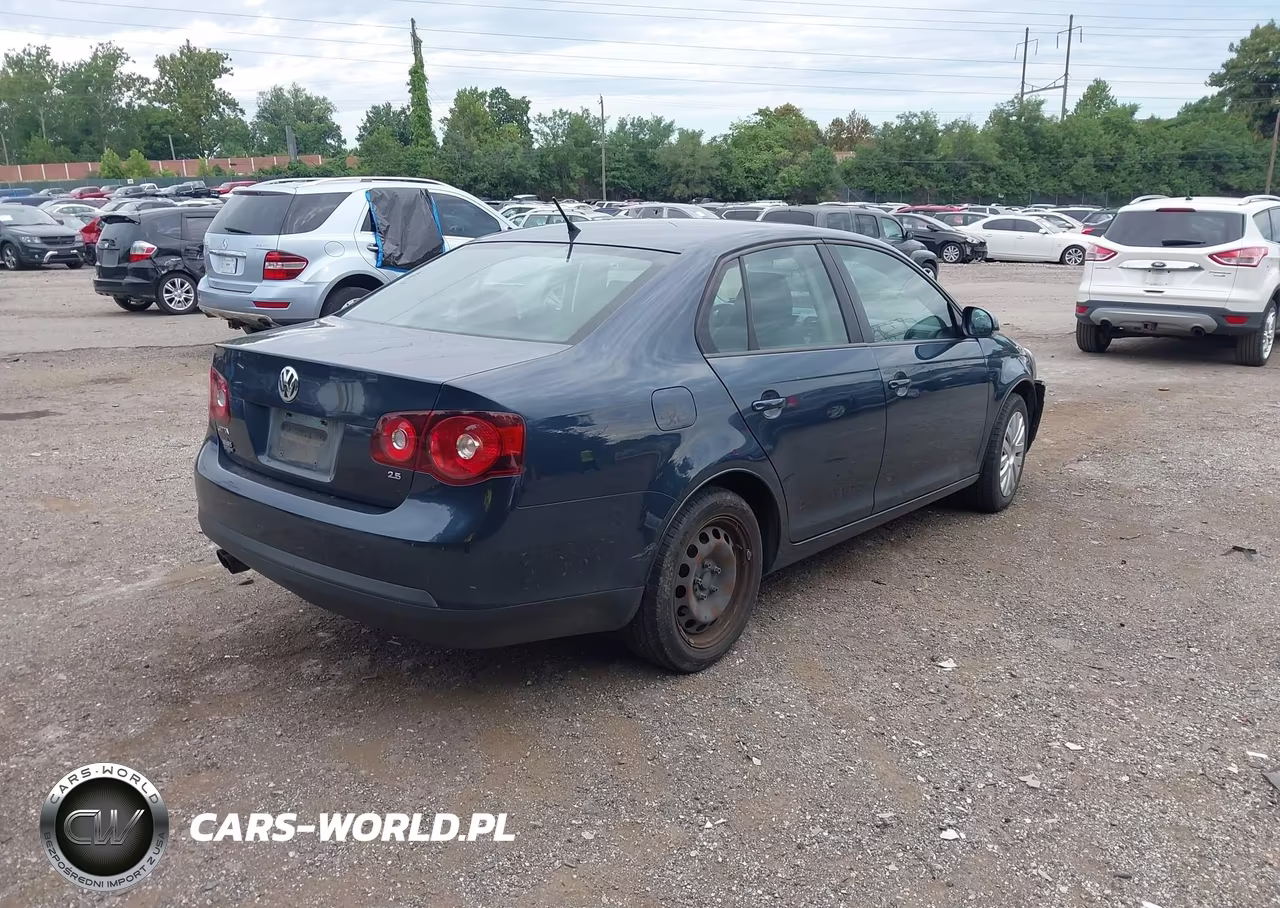 2010 Volkswagen Jetta S VIN:3VWJZ7AJ7AM065188 - 4