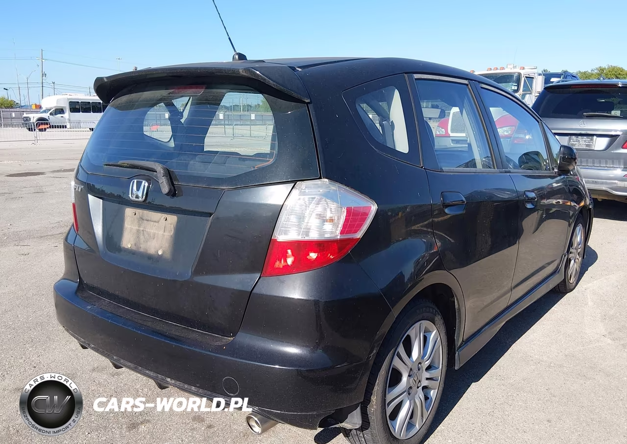 2010 Honda Fit Sport VIN:JHMGE8H42AC021288 - 4