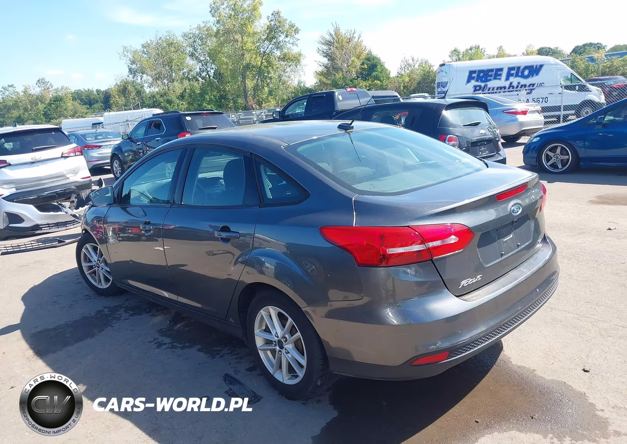 2017 Ford Focus Se VIN:1FADP3F27HL229444 - 3