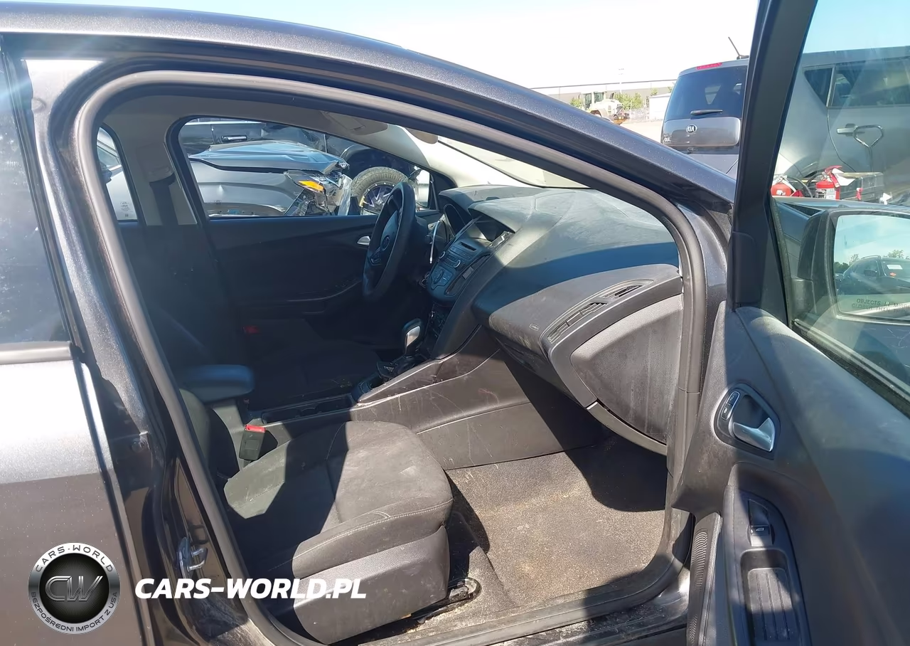 2017 Ford Focus Se VIN:1FADP3F27HL229444 - 5