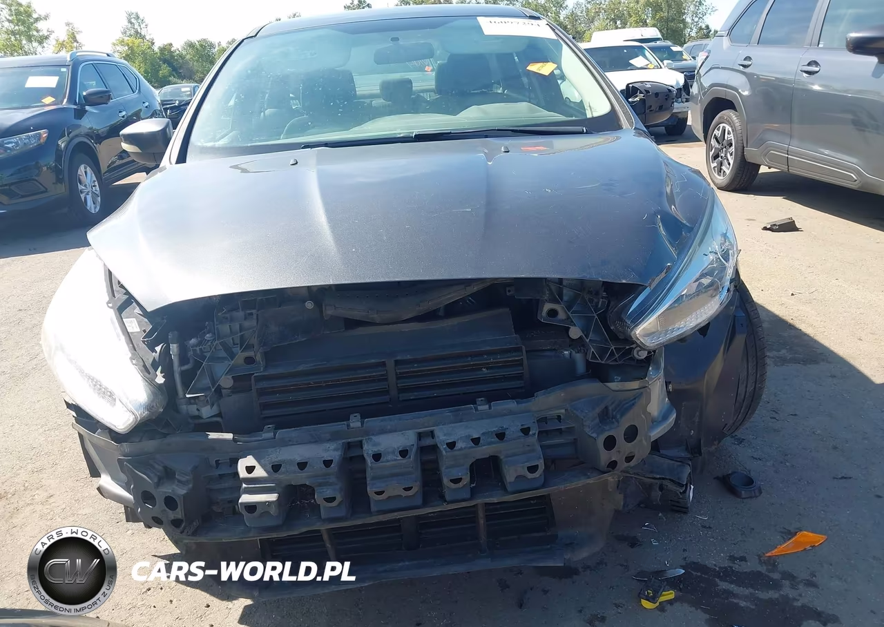 2017 Ford Focus Se VIN:1FADP3F27HL229444 - 6