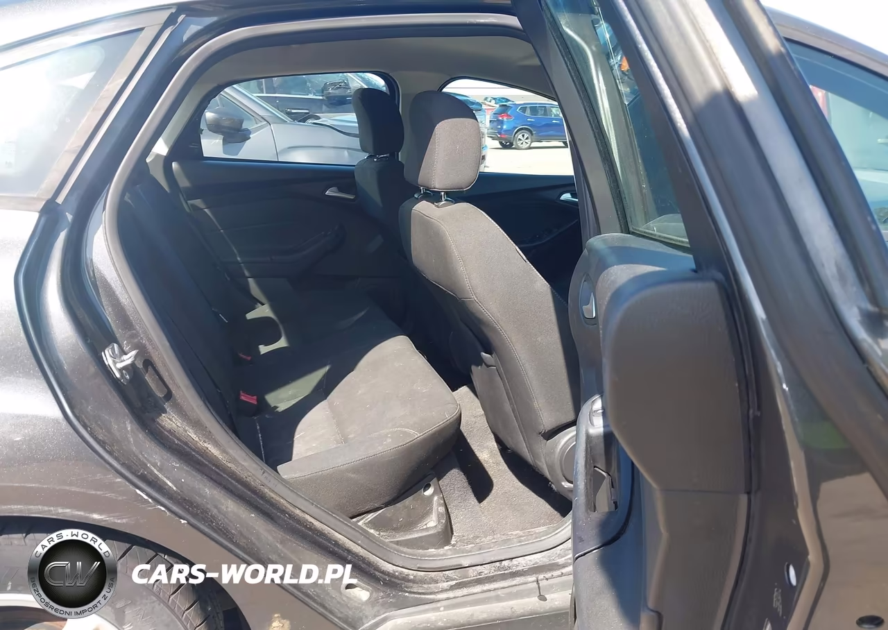 2017 Ford Focus Se VIN:1FADP3F27HL229444 - 8