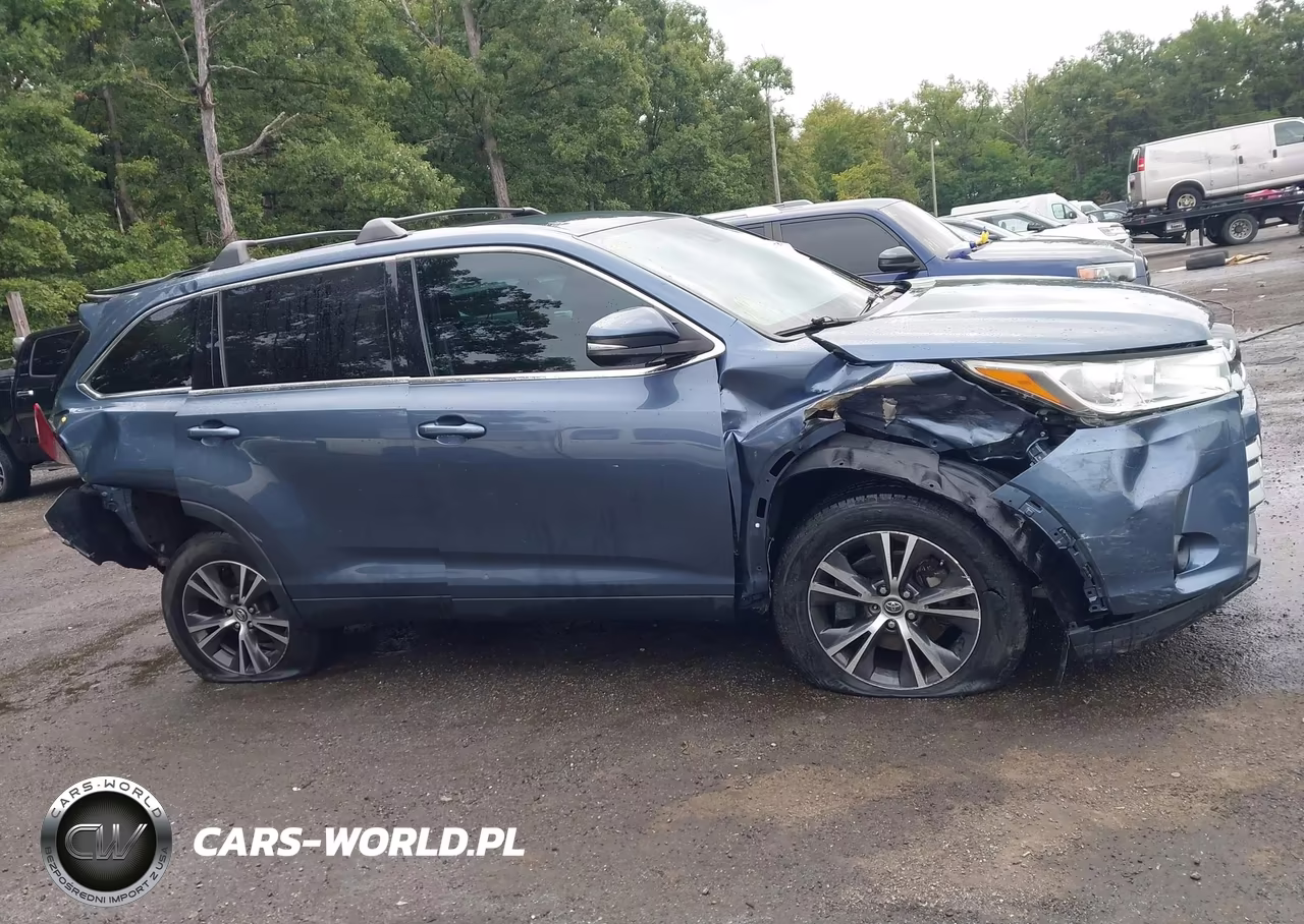 2019 Toyota Highlander Le VIN:5TDZARFH9KS043533 - 13
