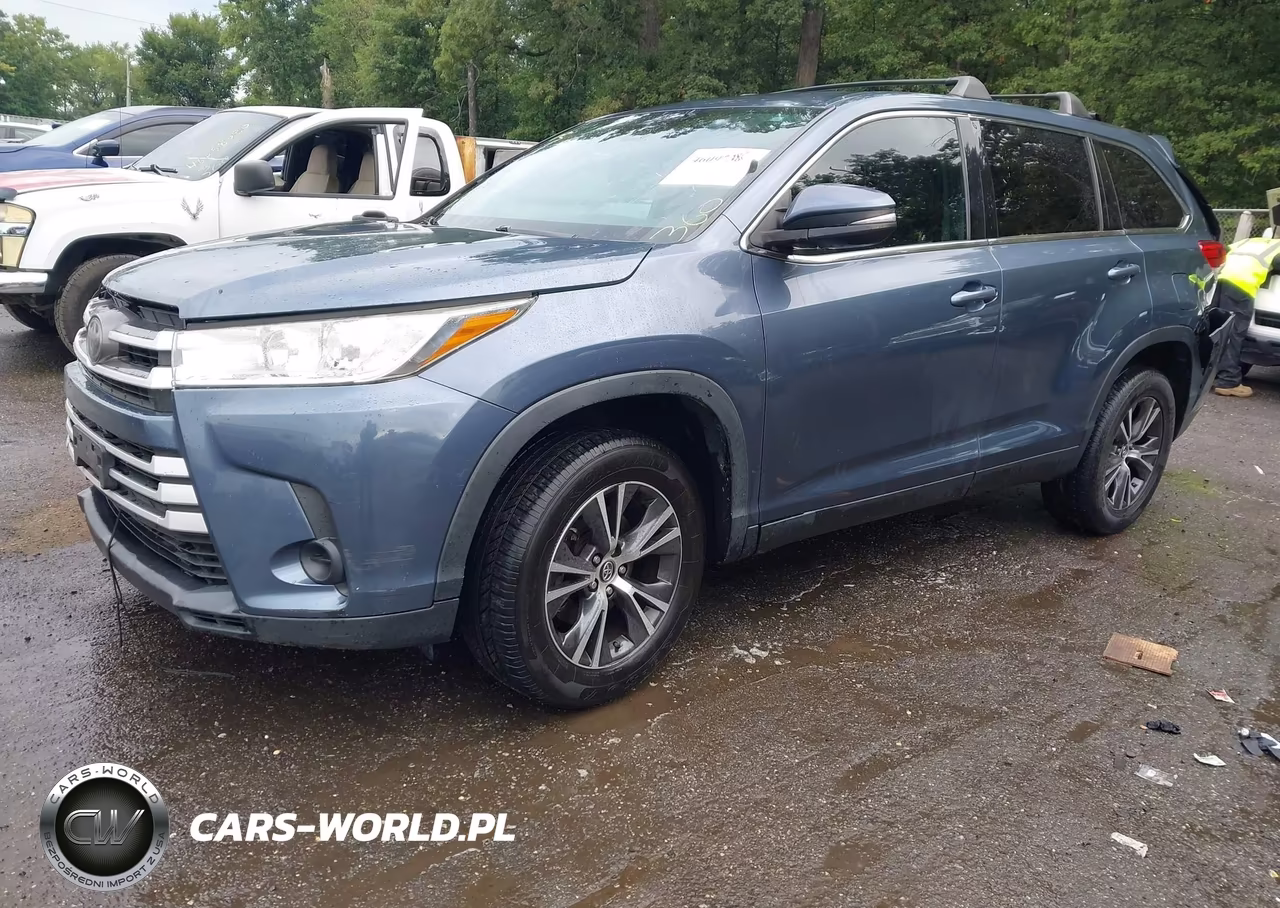 2019 Toyota Highlander Le VIN:5TDZARFH9KS043533 - 2