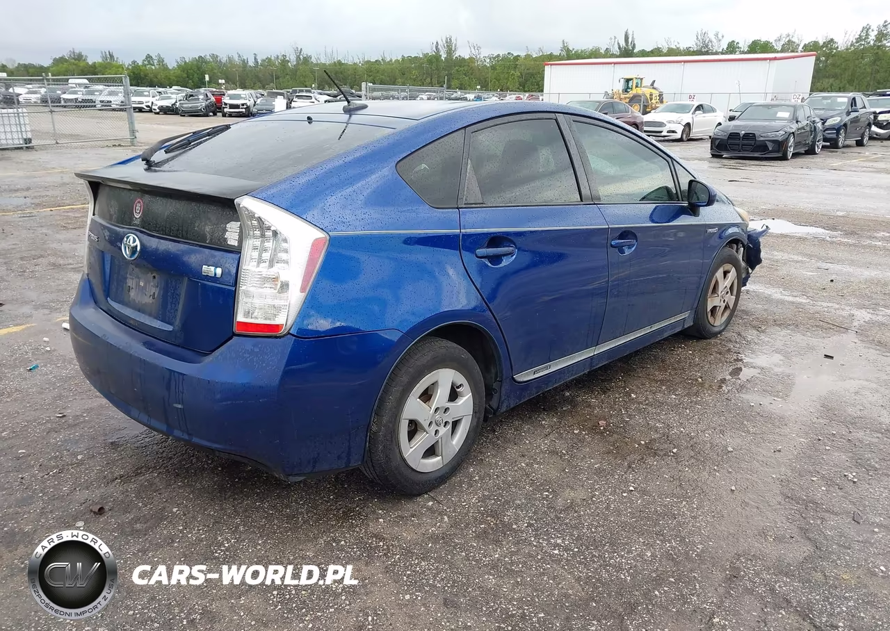 2011 Toyota Prius Three VIN:JTDKN3DU2B0320271 - 4