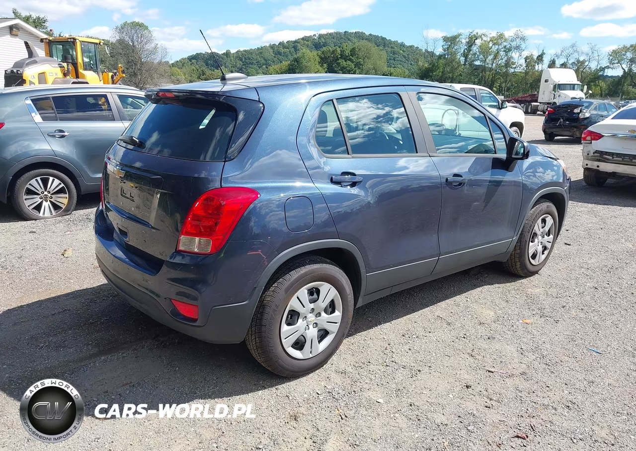 2018 Chevrolet Trax Ls VIN:3GNCJKSB3JL257699 - 4