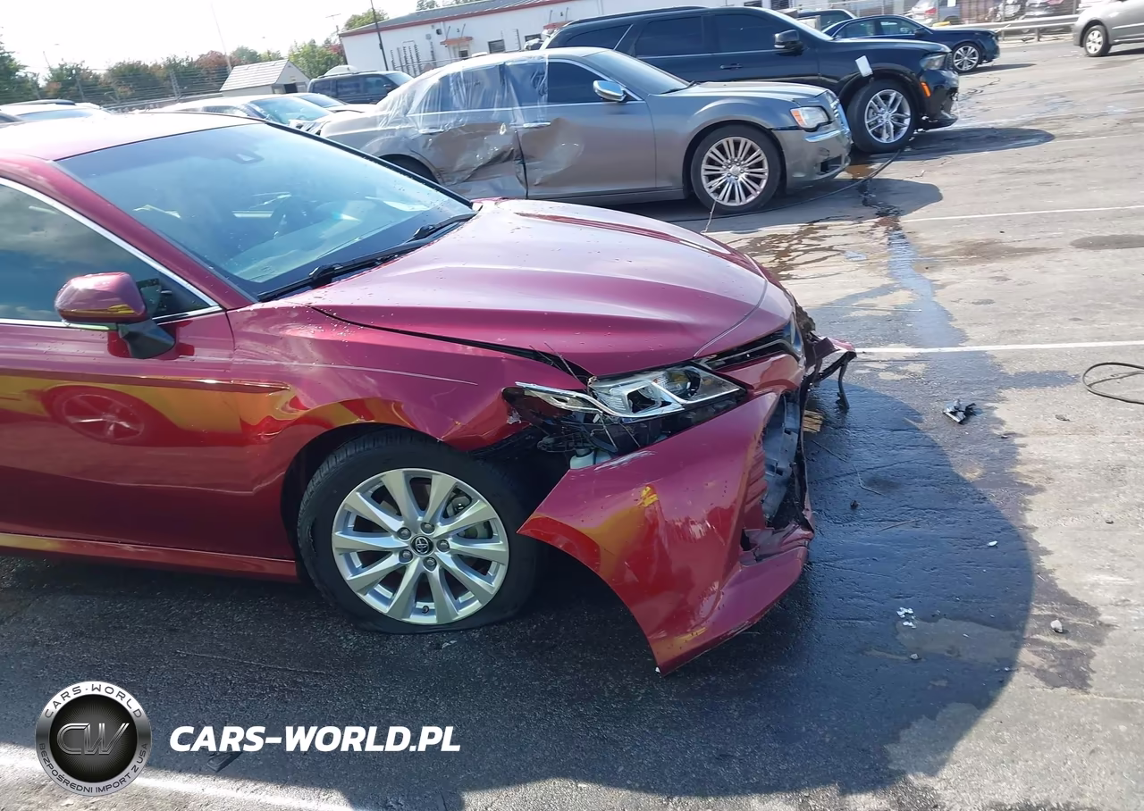 2018 Toyota Camry Le VIN:4T1B11HK7JU526892 - 14