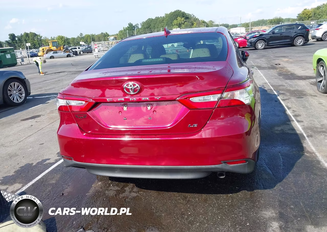 2018 Toyota Camry Le VIN:4T1B11HK7JU526892 - 17