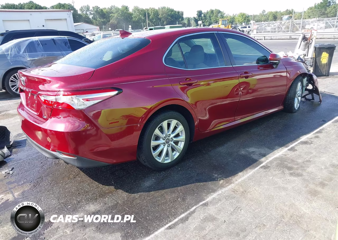 2018 Toyota Camry Le VIN:4T1B11HK7JU526892 - 4