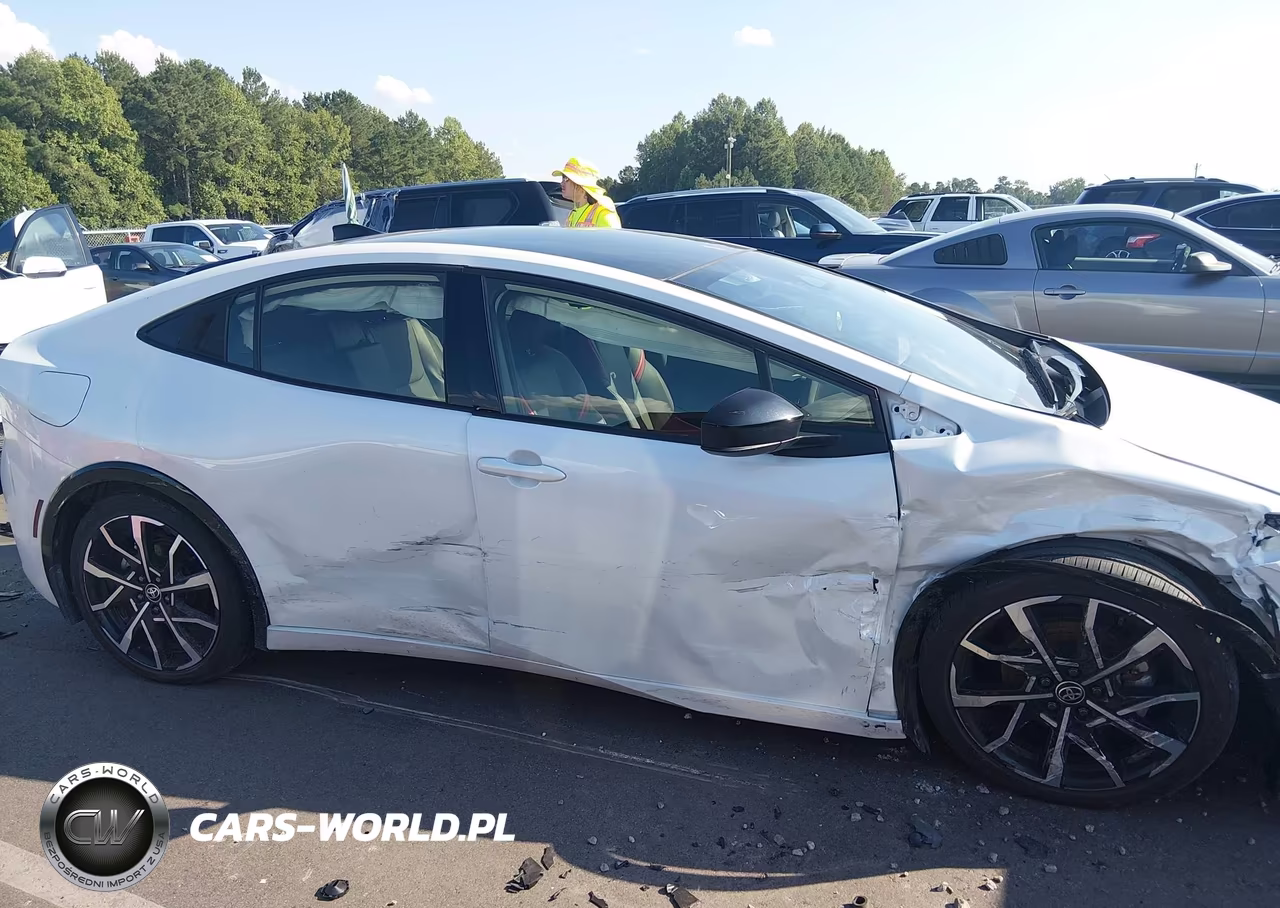 2025 Toyota Prius Plug-In Hybrid Xse VIN:JTDACACU6S3052279 - 13