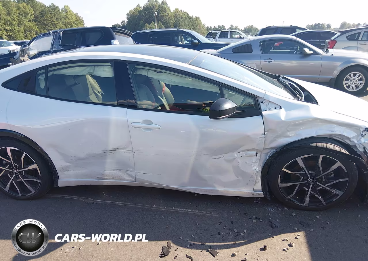 2025 Toyota Prius Plug-In Hybrid Xse VIN:JTDACACU6S3052279 - 17