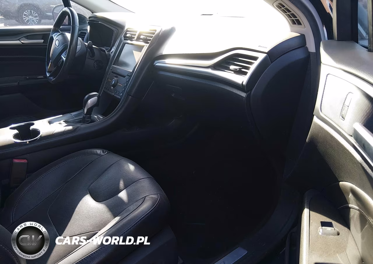 2016 Ford Fusion Energi Titanium VIN:3FA6P0SU1GR157476 - 5