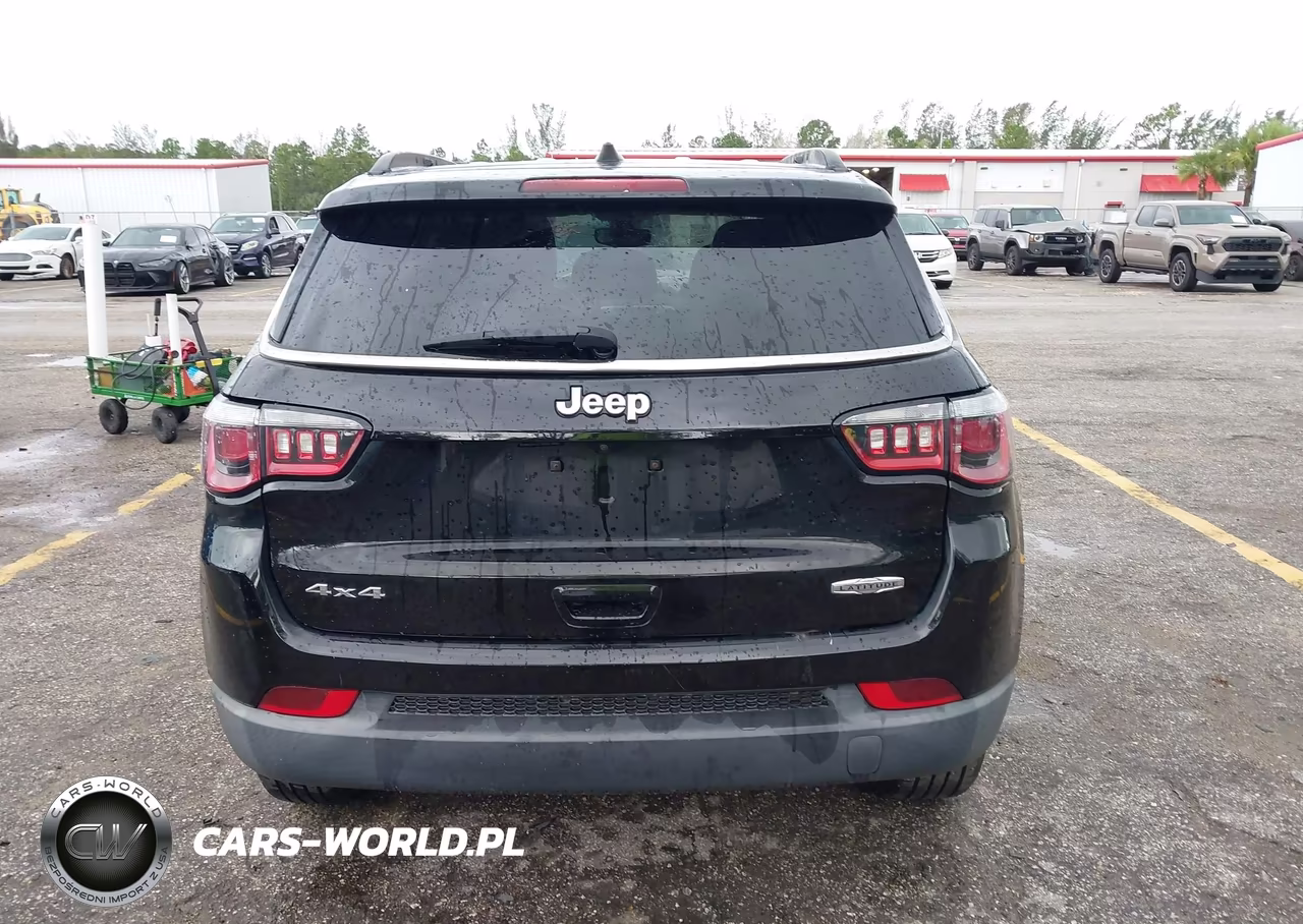 2018 Jeep Compass Latitude 4X4 VIN:3C4NJDBB1JT364845 - 16