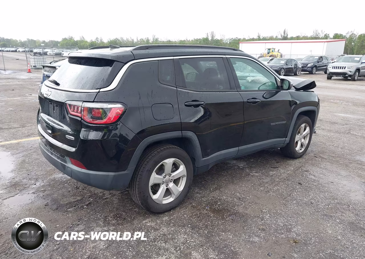 2018 Jeep Compass Latitude 4X4 VIN:3C4NJDBB1JT364845 - 4