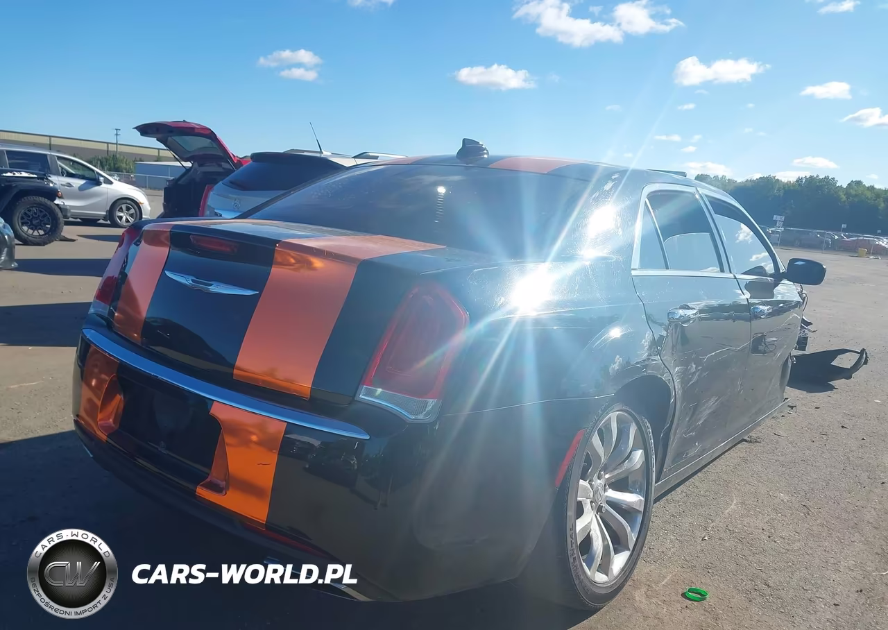 2016 Chrysler 300C VIN:2C3CCAET3GH359348 - 4