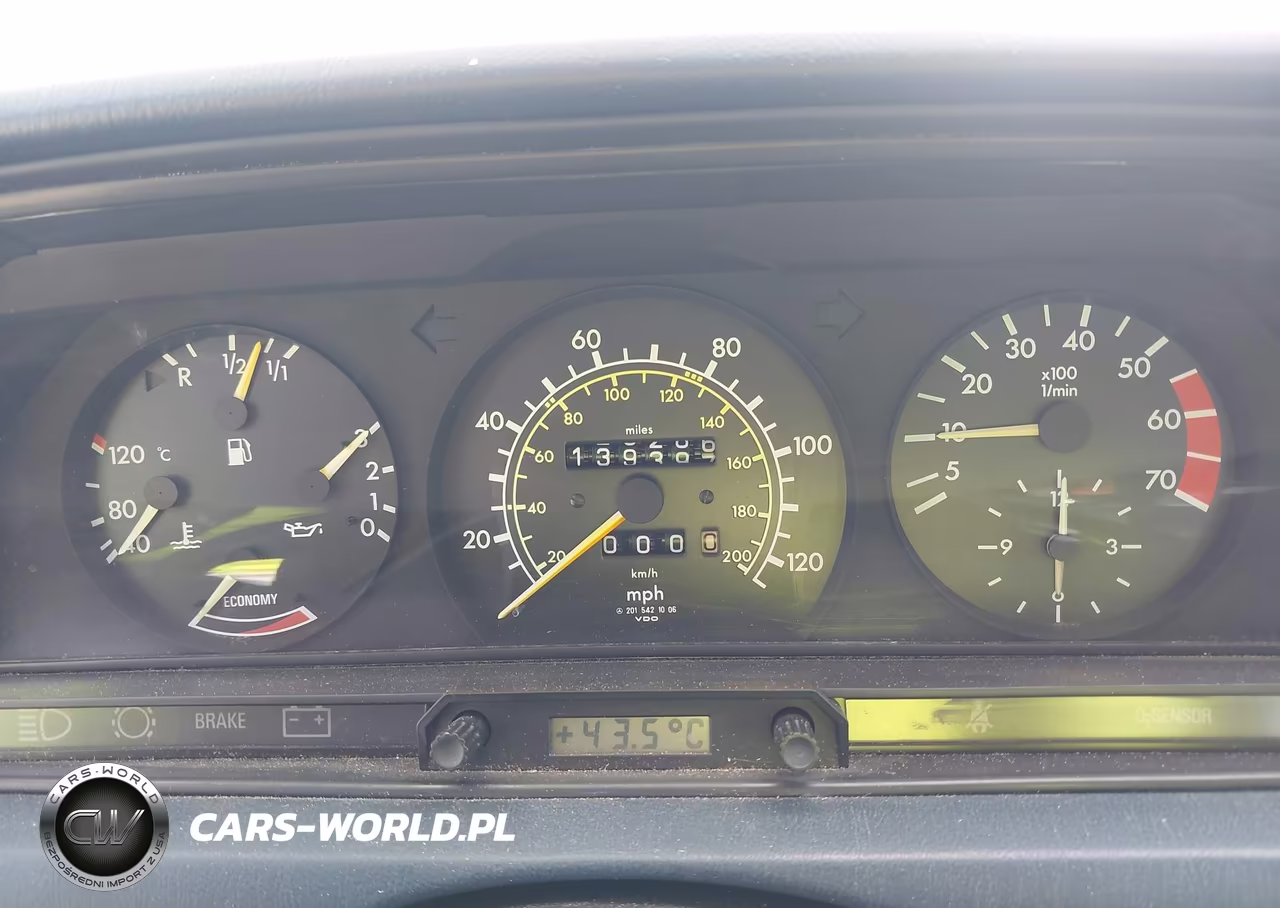 1984 Mercedes-Benz 190 E 2.3 VIN:WDBDA24A3EA118458 - 7