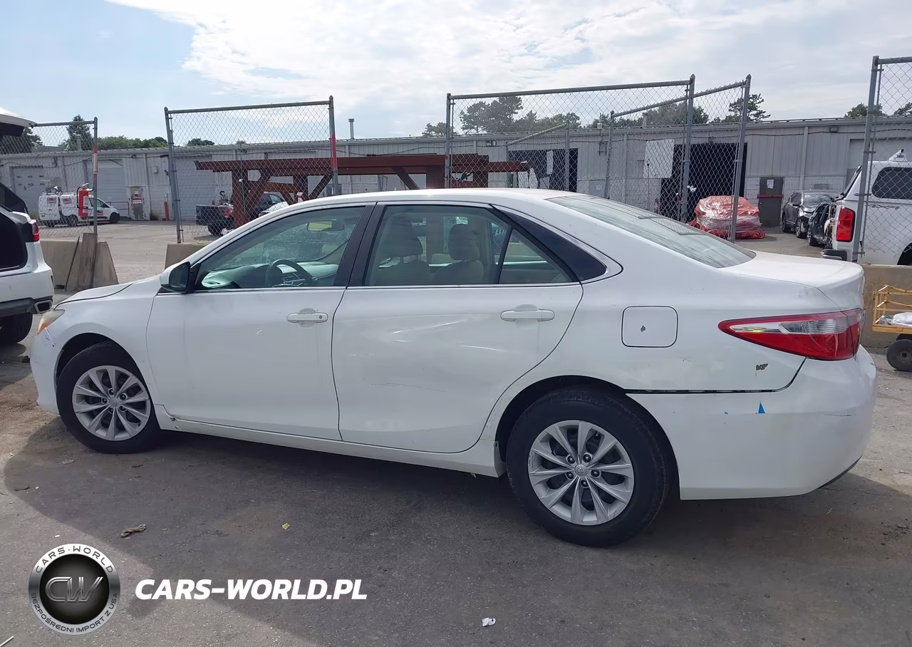 2015 Toyota Camry Le VIN:4T4BF1FK3FR512005 - 14