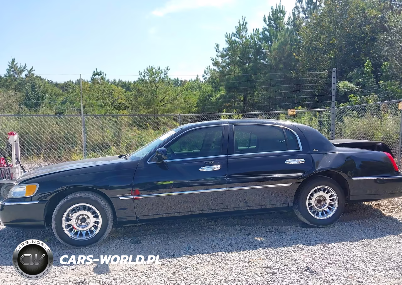 2002 Lincoln Town Car Cartier VIN:1LNHM83W12Y667908 - 14