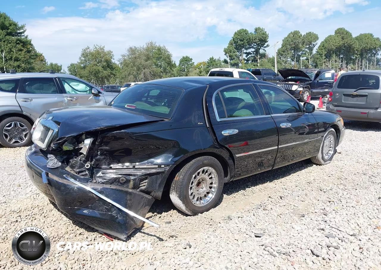 2002 Lincoln Town Car Cartier VIN:1LNHM83W12Y667908 - 4