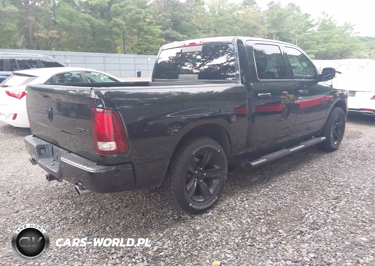 2017 Ram 1500 Sport VIN:1C6RR7MT8HS725640 - 4