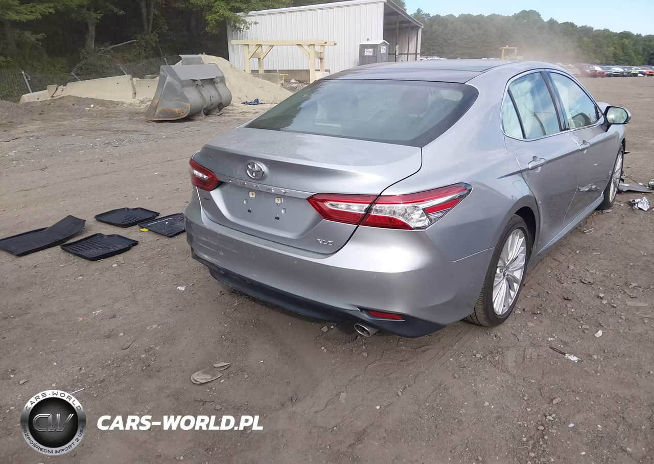 2018 Toyota Camry Xle VIN:4T1B11HKXJU156098 - 4