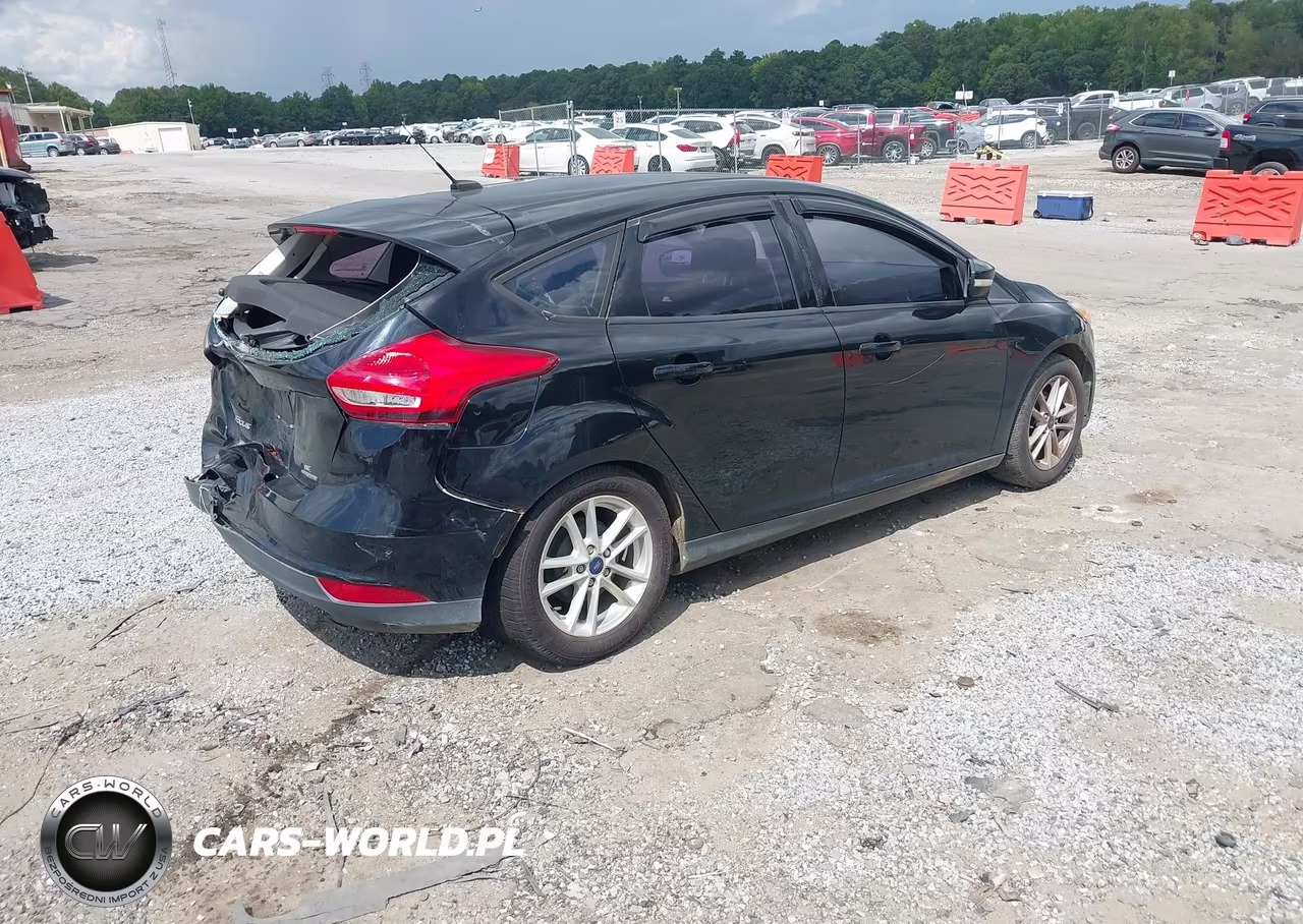2016 Ford Focus Se VIN:1FADP3K29GL368334 - 4