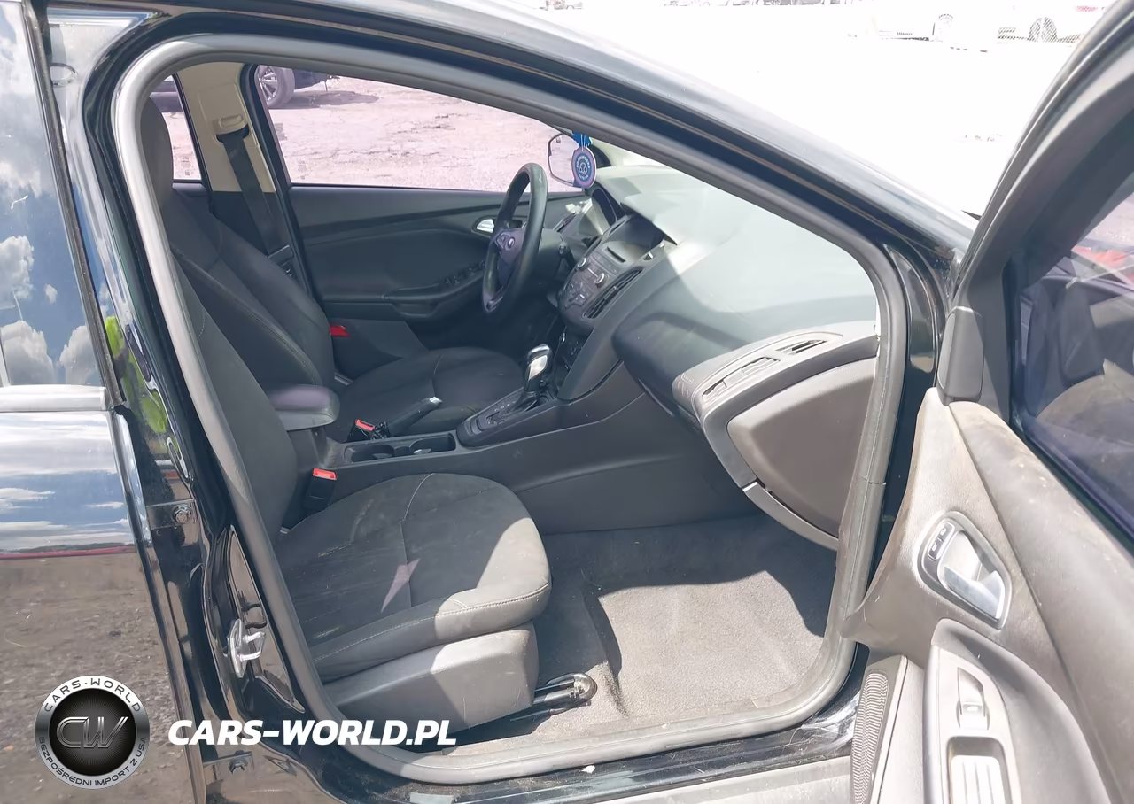 2016 Ford Focus Se VIN:1FADP3K29GL368334 - 5