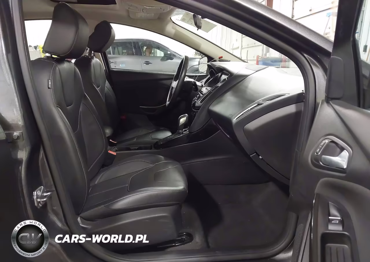 2017 Ford Focus Titanium VIN:1FADP3N2XHL309791 - 5