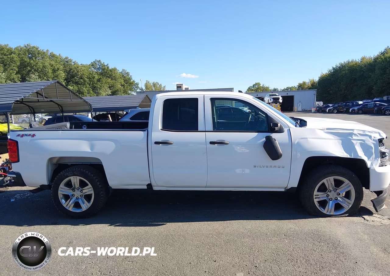 2017 Chevrolet Silverado 1500 Custom VIN:1GCVKPEC4HZ226738 - 13