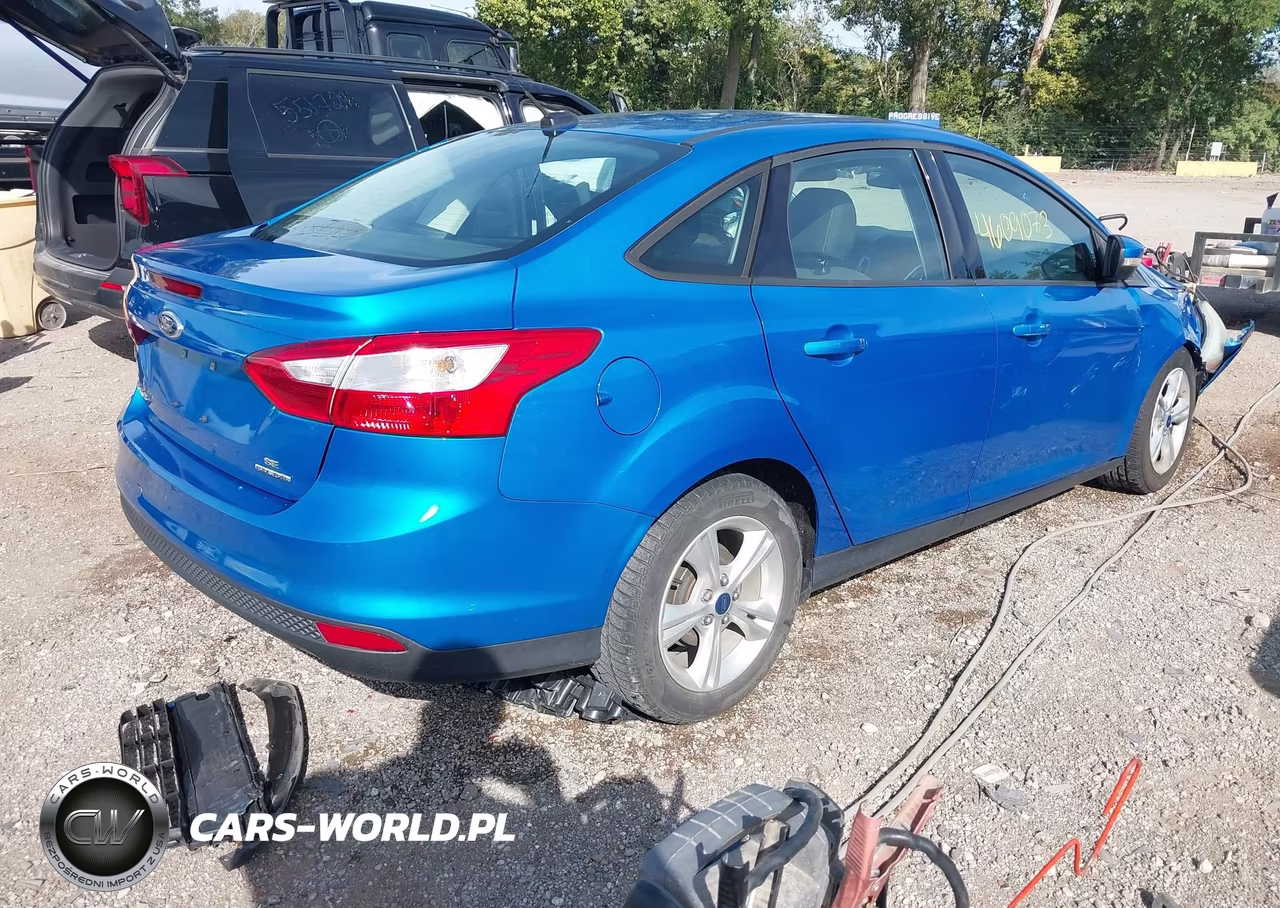 2014 Ford Focus Se VIN:1FADP3F23EL347390 - 4