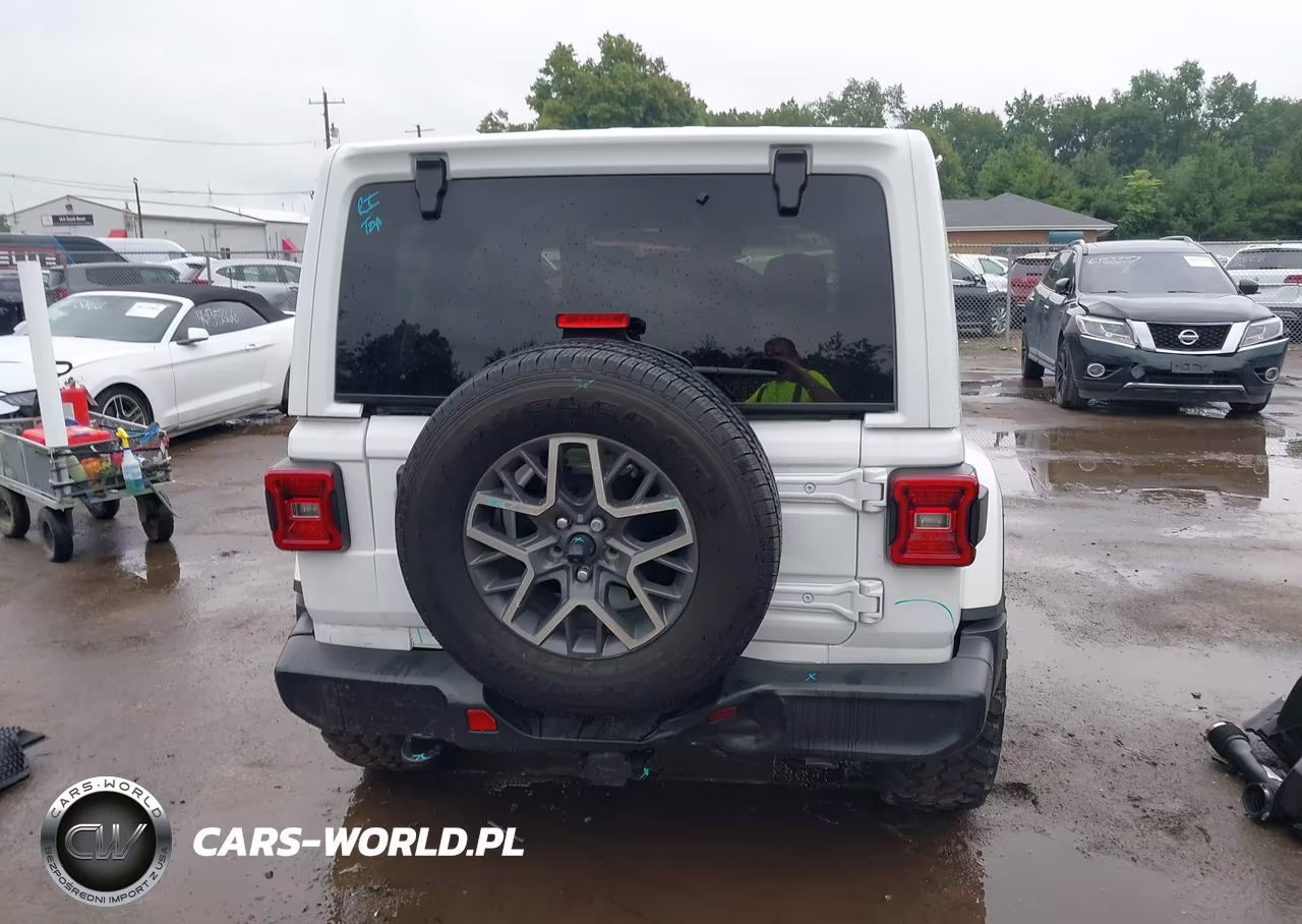 2024 Jeep Wrangler 4-Door Sahara 4X4 VIN:1C4PJXEG8RW308201 - 17