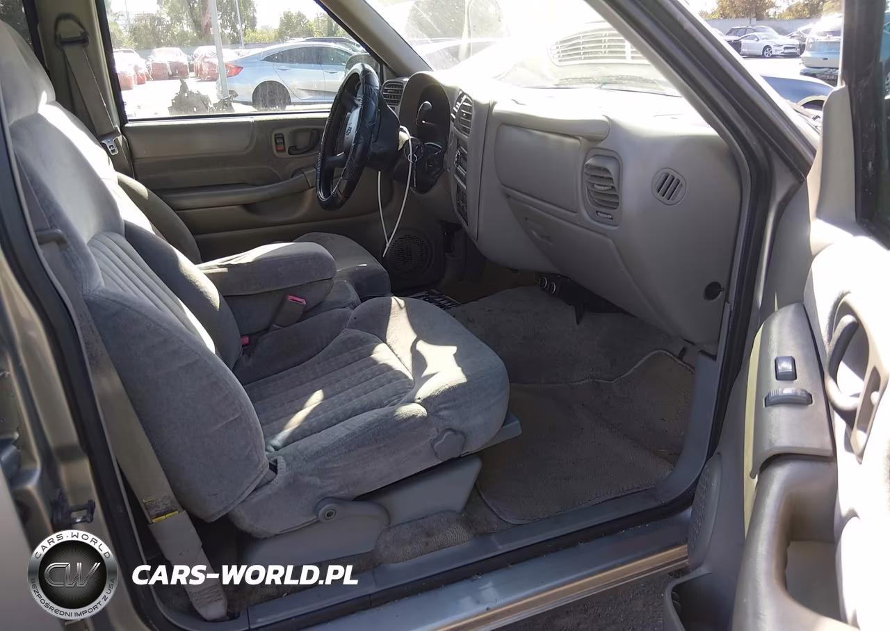 2001 Chevrolet Blazer Ls VIN:1GNCS13W412163258 - 5