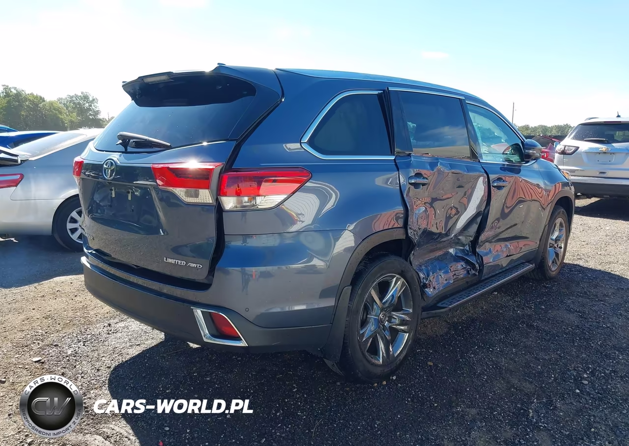 2018 Toyota Highlander Limited Platinum VIN:5TDDZRFH6JS828593 - 4