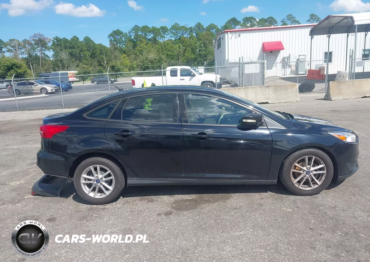 2016 Ford Focus Se VIN:1FADP3F2XGL207100 - 13