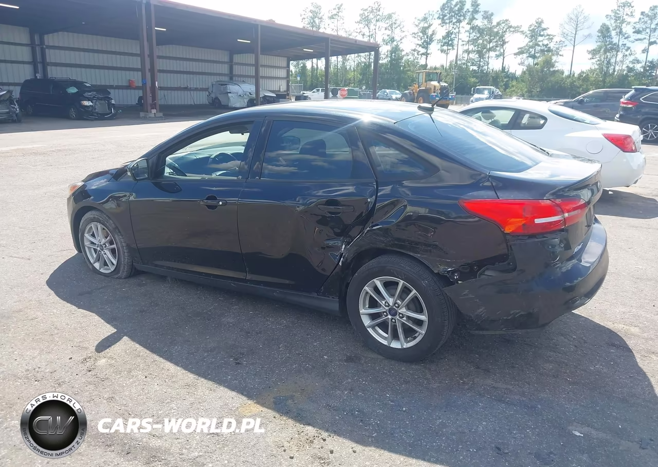 2016 Ford Focus Se VIN:1FADP3F2XGL207100 - 3