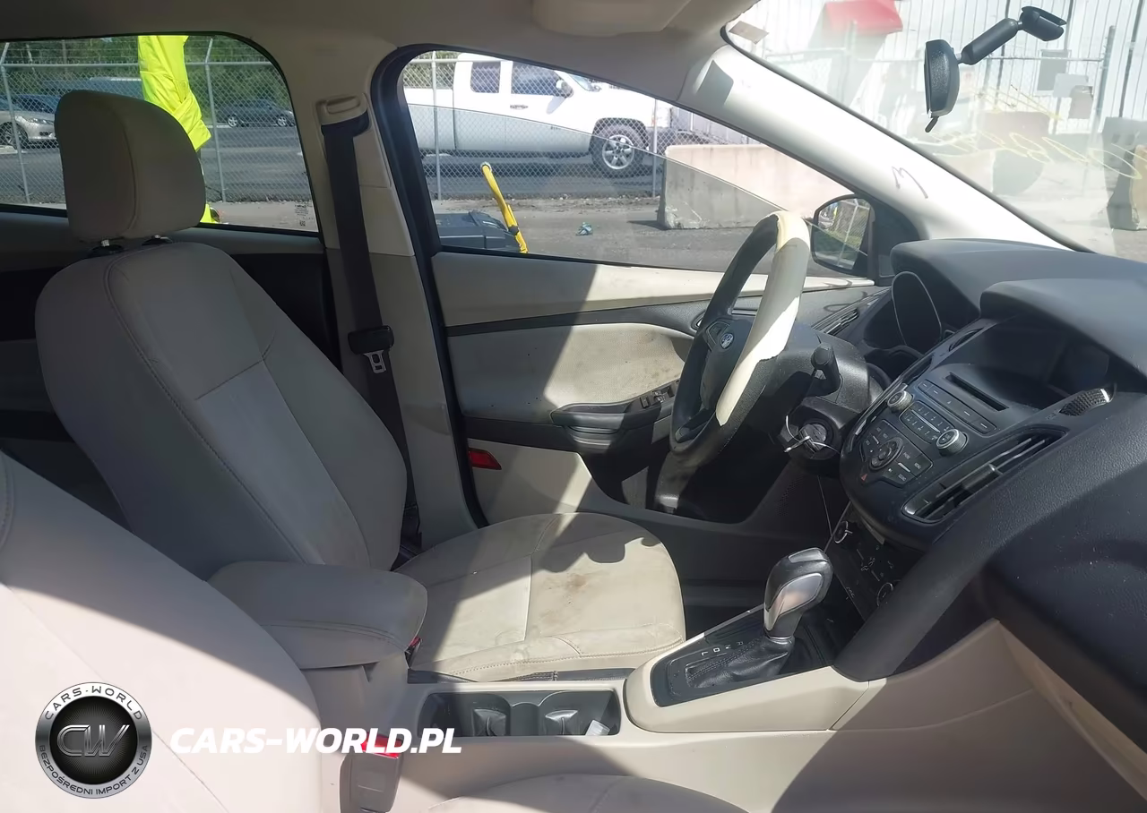 2016 Ford Focus Se VIN:1FADP3F2XGL207100 - 5
