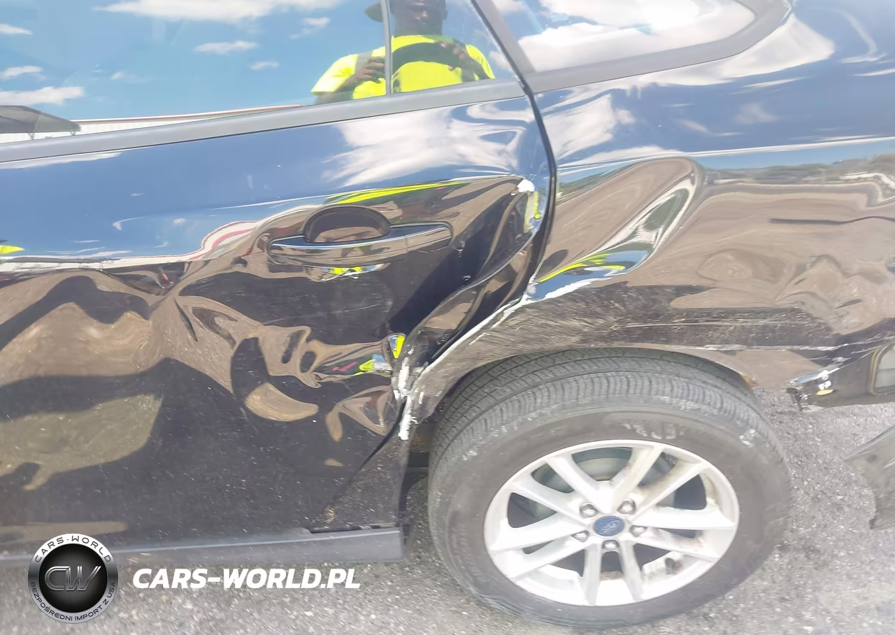 2016 Ford Focus Se VIN:1FADP3F2XGL207100 - 6
