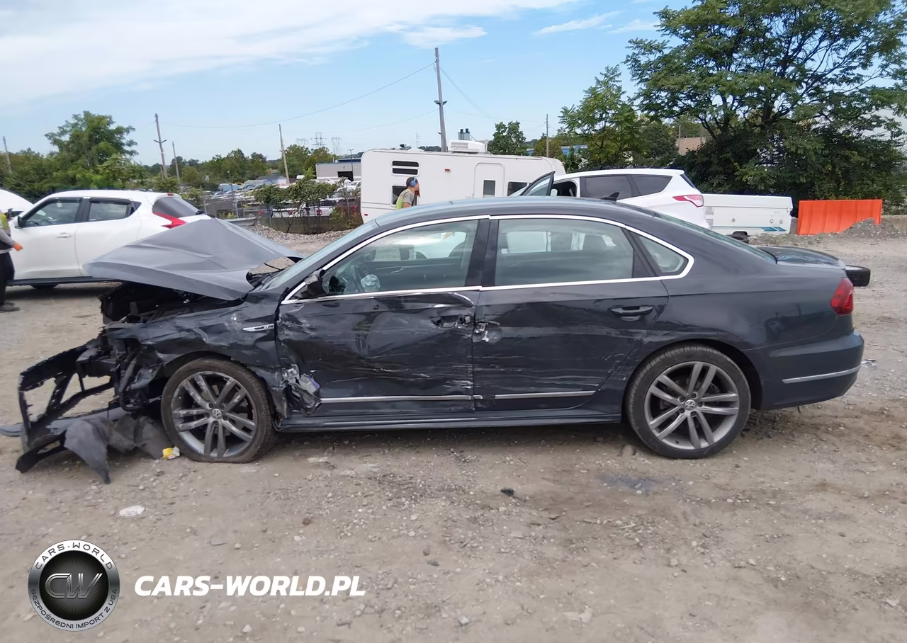 2017 Volkswagen Passat 1.8T R-Line VIN:1VWDT7A32HC085408 - 14