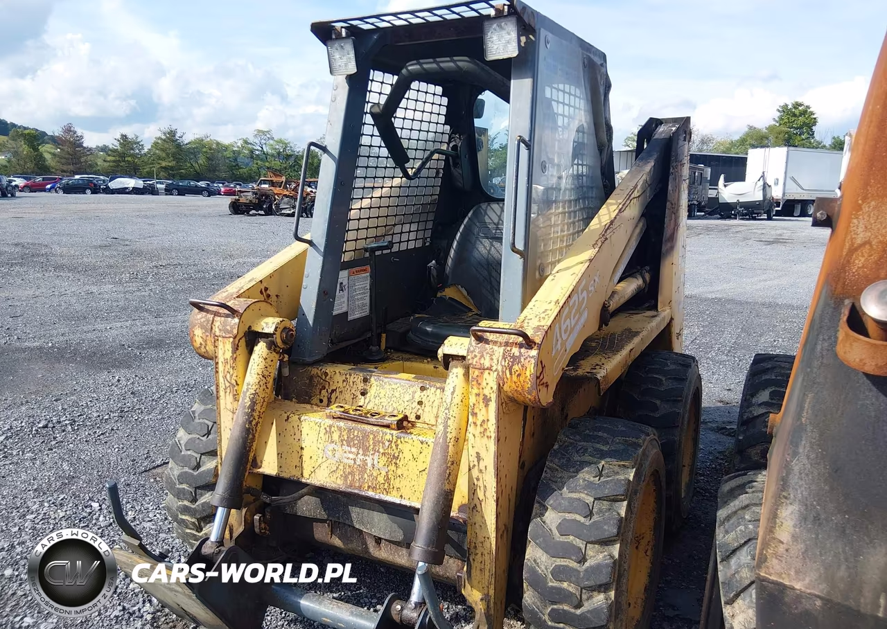 1999 Gehl 4625 Skid Steer VIN:21123 - 2