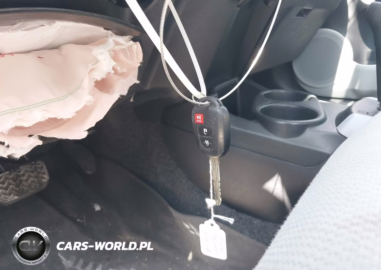 2012 Toyota Prius C One VIN:JTDKDTB33C1015614 - 11