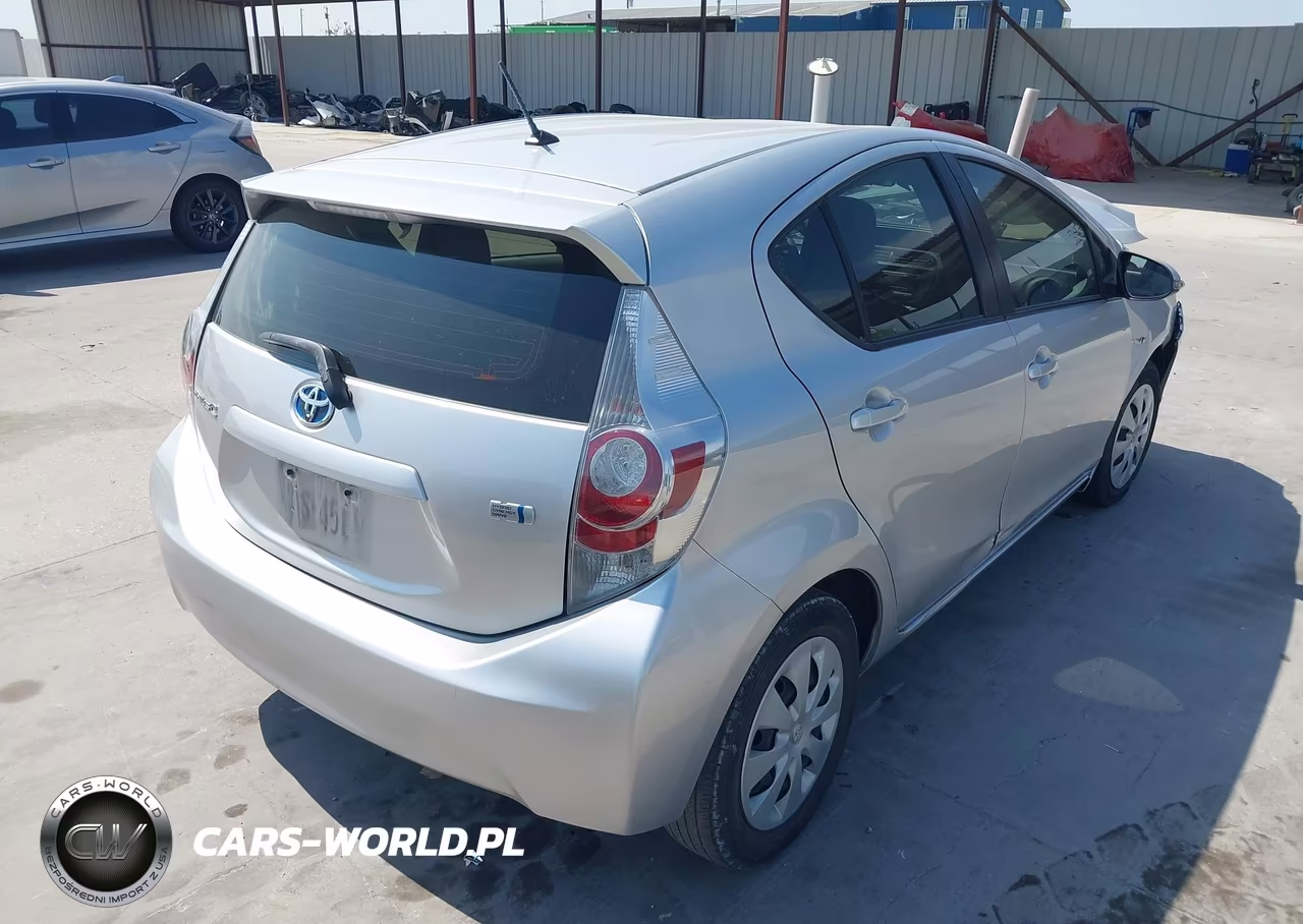 2012 Toyota Prius C One VIN:JTDKDTB33C1015614 - 4