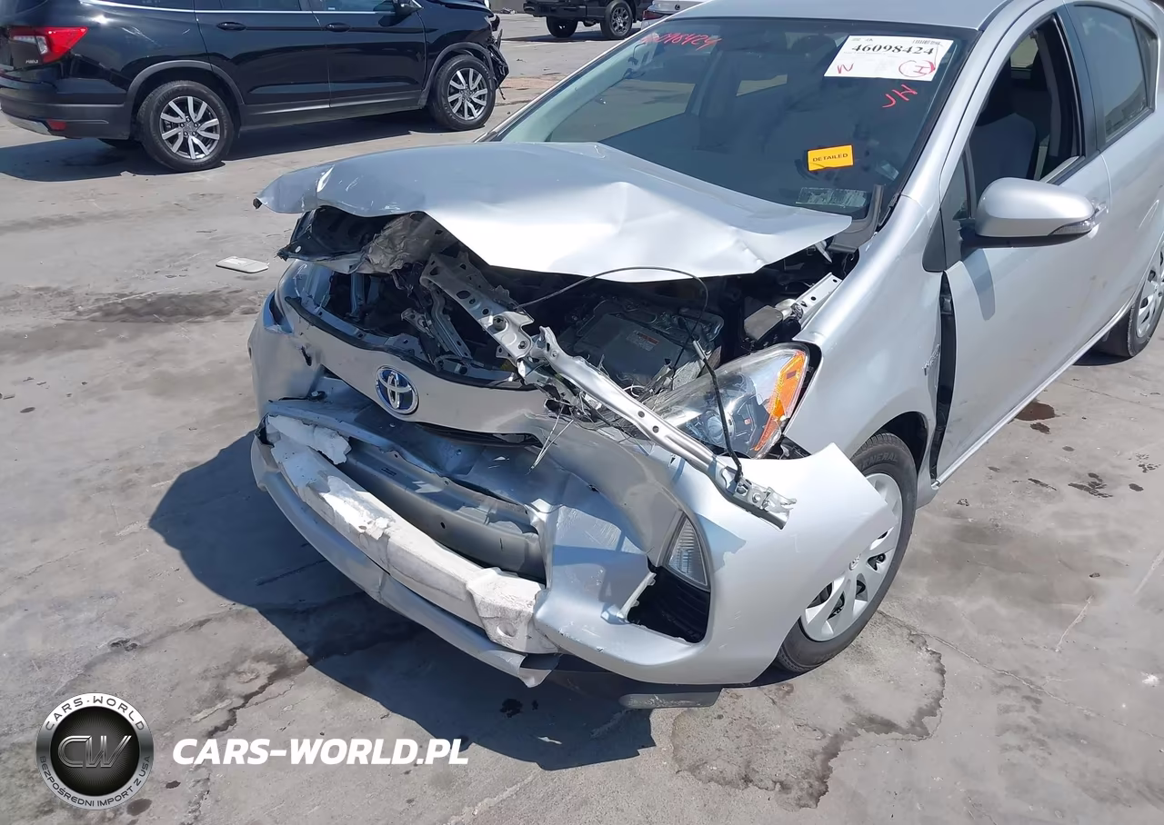 2012 Toyota Prius C One VIN:JTDKDTB33C1015614 - 6