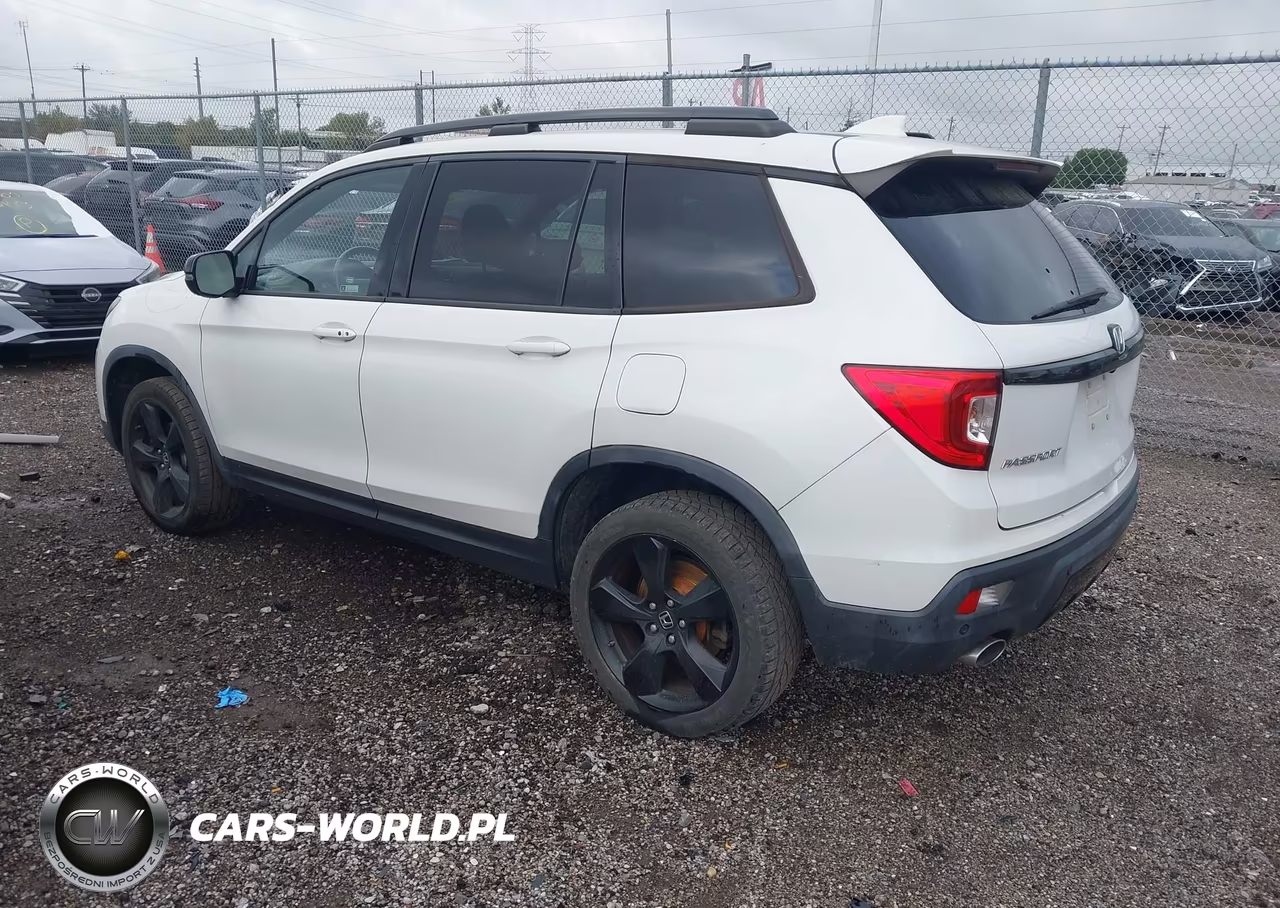 2019 Honda Passport Elite VIN:5FNYF8H09KB028260 - 3