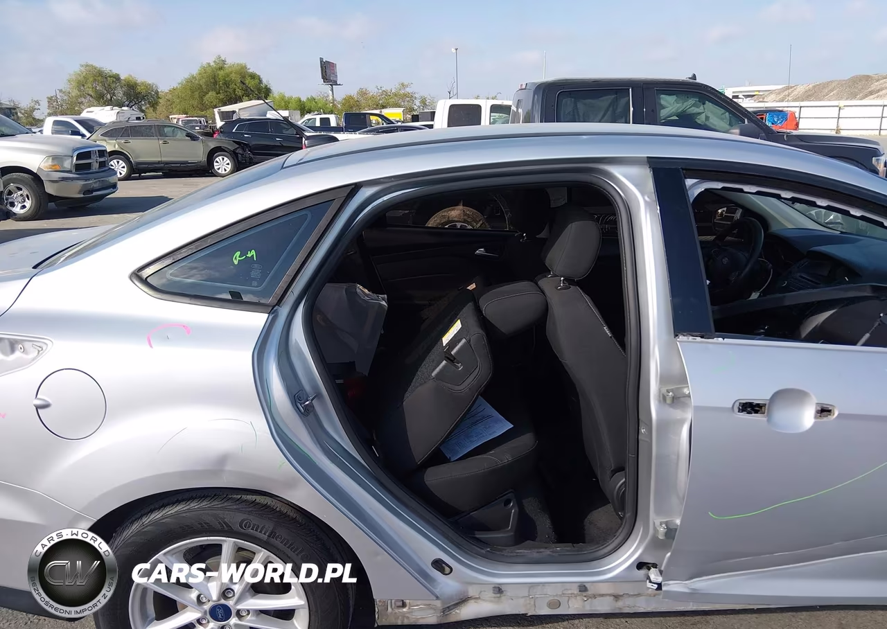 2016 Ford Focus Se VIN:1FADP3F23GL368985 - 13
