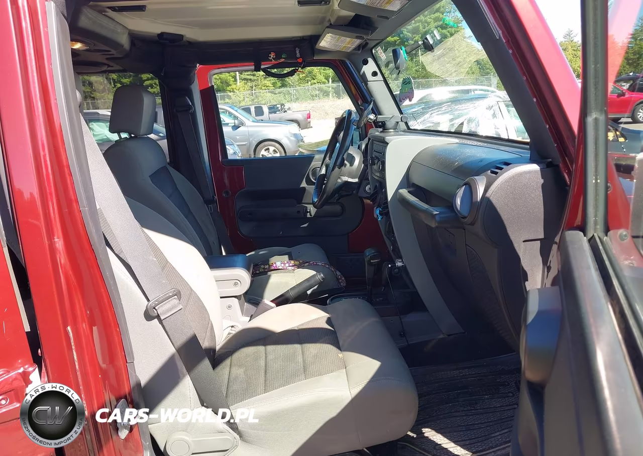 2008 Jeep Wrangler Unlimited X VIN:1J4GA39128L624492 - 5